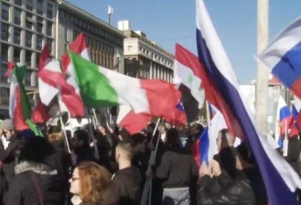 Жители Италии вышли на акцию в поддержку Донбасса и российской спецоперации