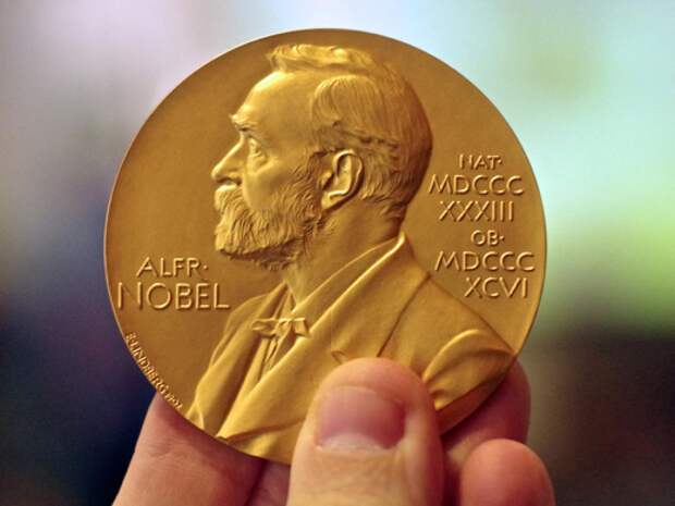 Химик Муханов о Нобелевской премии по химии: можно получать новые материалы