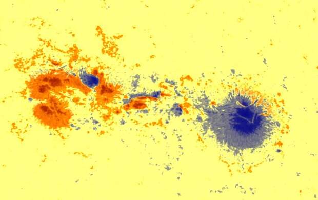 Активная область на Солнце бьет рекорды по вспышкам, но щадит Землю