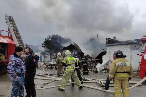 В Геленджике из пожара вынесли мужчину: получил сильные ожоги лица и рук