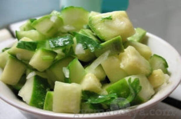 Салат из свежих кабачков
