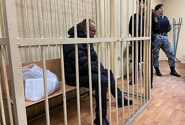 Отца устроившей стрельбу в Брянске школьницы арестовали на два месяца