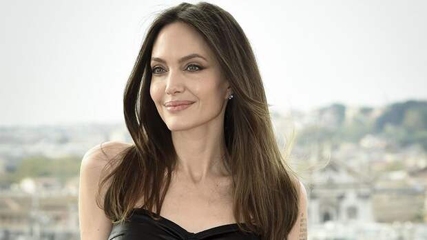 Анджелина Джоли обвинила экс-мужа Брэда Питта в домашнем насилии