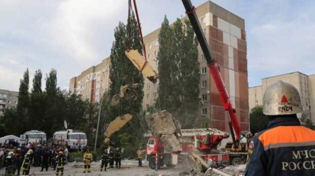 Взрыв дома в Саратове: число погибших выросло до 7, завалы разобраны на 50%