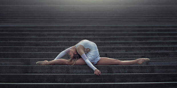 Магия танца с мегаполисом: великолепная серия фото гимнастов и танцоров от Димитрия Рулланда