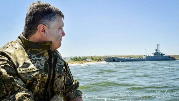 President Poroshenko attends military exercise by Ukraine's Navy