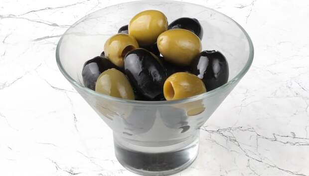 Чем отличаются оливки от маслин и какая от них польза?