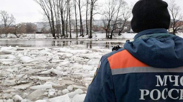Весенний паводок в Свердловской области: разлив реки отрезал от дорог две деревни