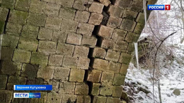 Арочный мост вблизи Алушты, которому около 200 лет, начал разрушаться