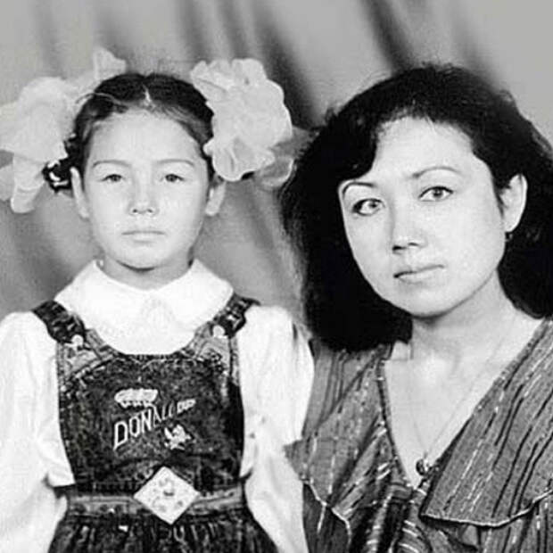 Маленькая Ляйсан Утяшева с мамой Зульфией