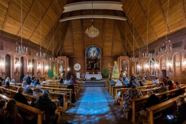 Католики Новосибирска отпраздновали Рождество в соборе Преображения Господня