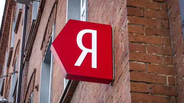 «Яндекс» маркирует в поисковой выдаче ресурсы Google как нарушителей законодательства