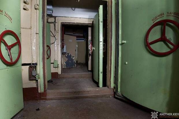 Киев забился в бункеры: «третье пришествие» «Орешника» обрушит небо над Украиной