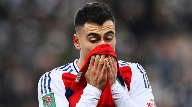 «Идиот. Удивлен, что никто из «Ливерпуля» ему не врезал». Невилл жестко раскритиковал поведение Мартинелли