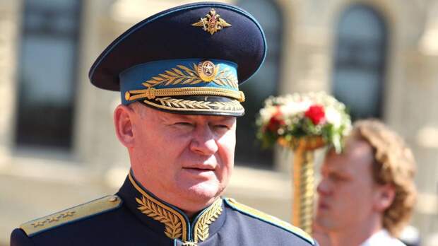 Командующий ВДВ РФ Сердюков проинспектирует строительство военного городка для десантников в Крыму