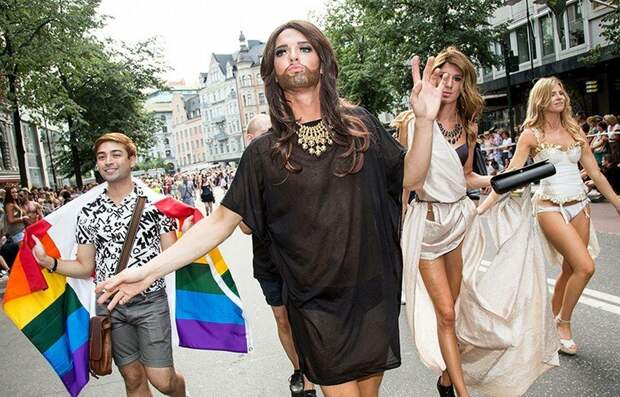на фото гей парад в Кишиневе