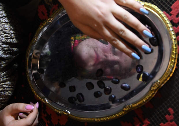 Священник РПЦ назвал греховной одну святочную традицию