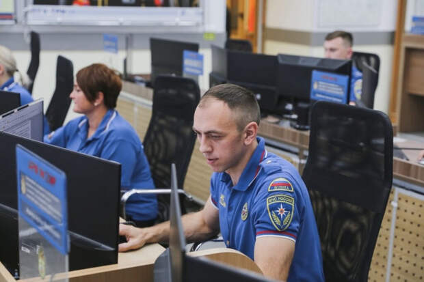 Оперштаб: пожар начался на нефтебазе на Кубани после атаки БПЛА