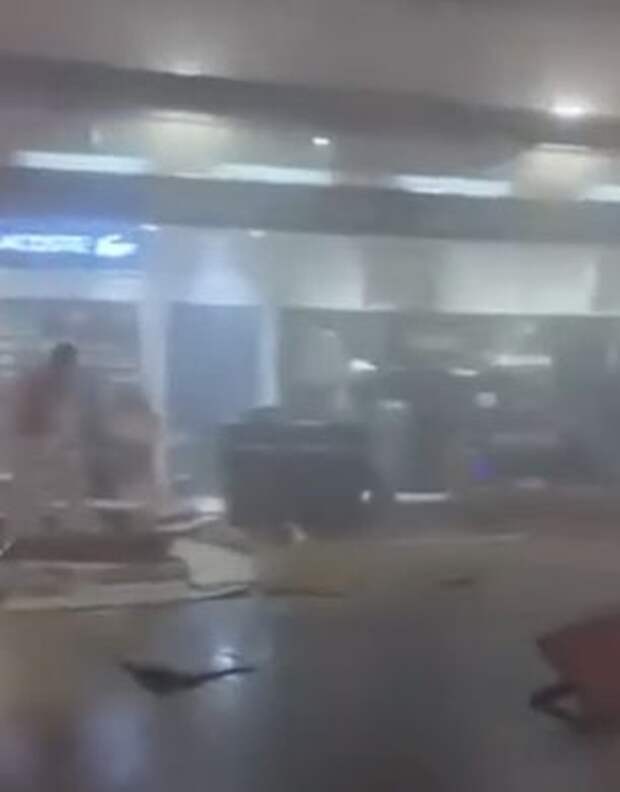 Появилось видео из аэропорта Дубая после атаки, есть пострадавшие