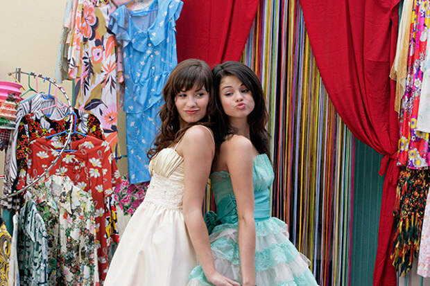 Селена Гомес и Деми Ловато впервые за 10 лет публично воссоединились