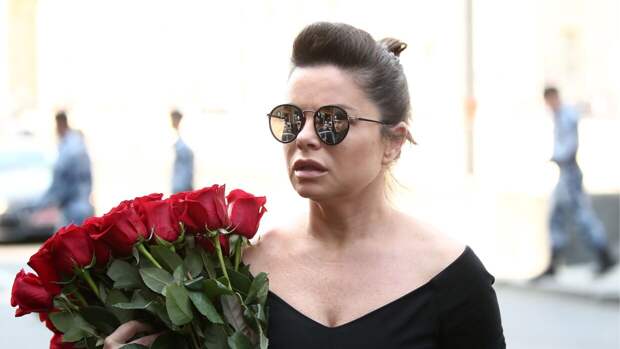 Фото Королевой с кладбища озадачило фанатов