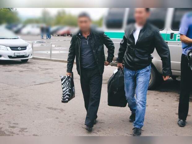 Мигрантов в России обяжут сдавать биометрию