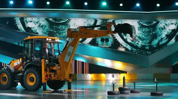 Гонки по вертикали, прабабушка за рулём и трюки на ГАЗ-66: что показали на первом автомобильном шоу талантов