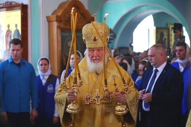 Патриарх Кирилл провел праздничную литургию в Иоанновском женском монастыре в Петербурге