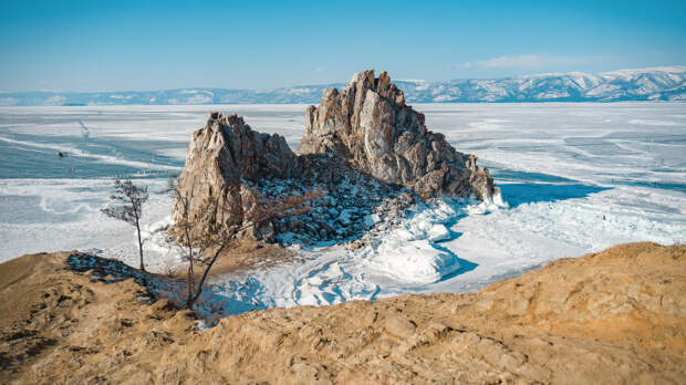 Почему жители Байкала считают скалу Шаманка священной?