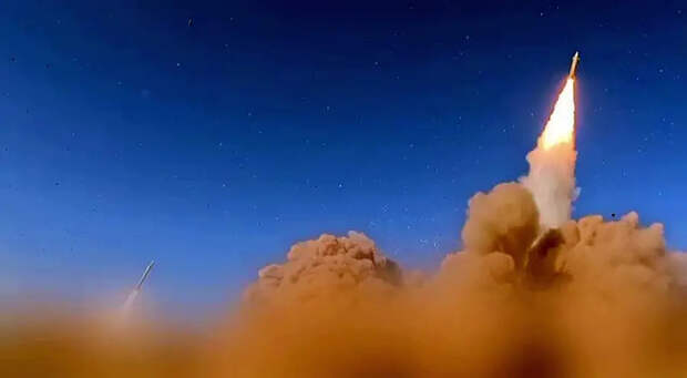 А ракеты всё не заканчиваются: показаны кадры атаки ВС Ирана по Тель-Авиву