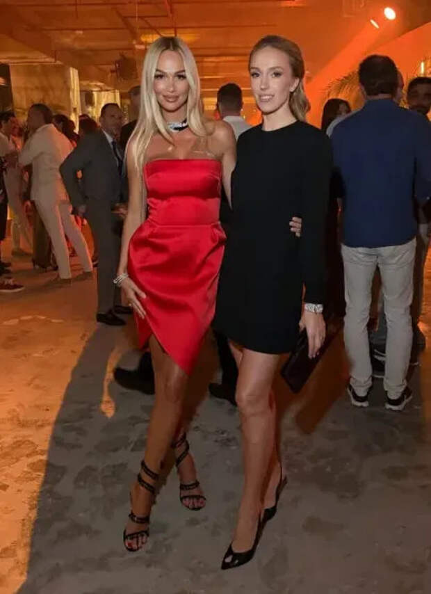 Виктория Лопырёва с гостьей