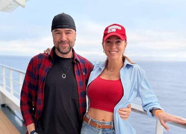 Полина Диброва и Роман Товстик закрепили свой круиз «традиционным» фото