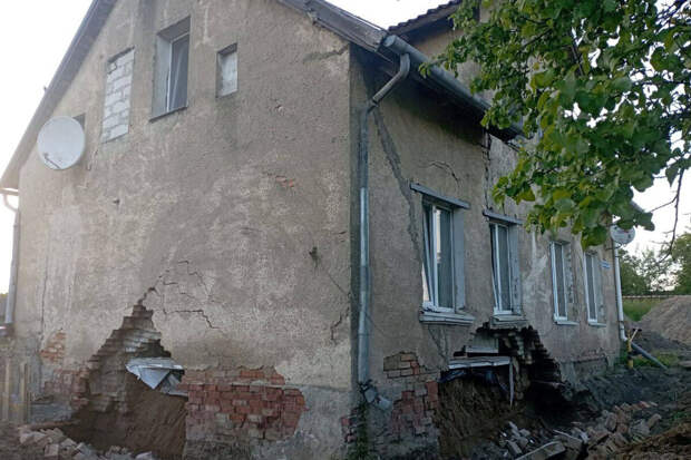 В Гвардейске во время капремонта рухнули стена и фундамент жилого дома