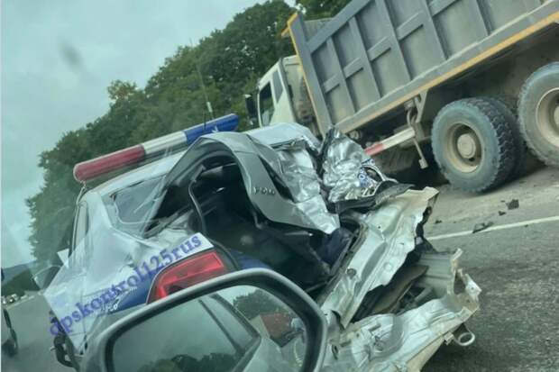 "Живого места не осталось": новые фото жесткого ДТП с полицией в Приморье