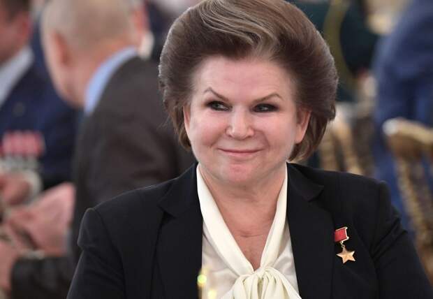 Путин поздравил Терешкову с днем рождения, отметив ее преданность Родине