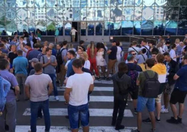 В Белоруссии бастуют сотрудники госканалов, в эфирах показывают пустые диваны и старые шоу