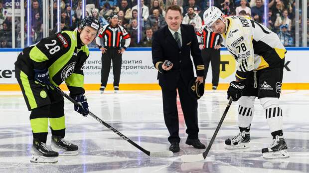 Пилот Карен Новицкий стал участником матча КХЛ между «Сибирью» и «Трактором»