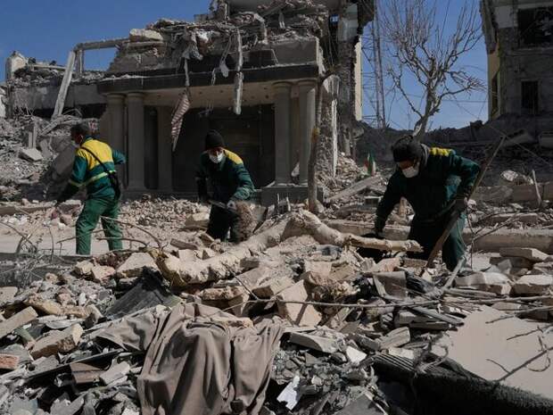 SNN: спасатели работают на месте удара США и Израиля по центру Тегерана