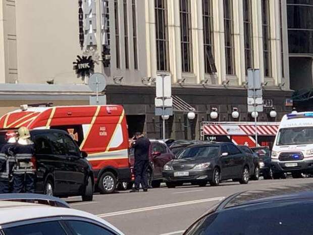 СРОЧНО: Захват заложников в банке в центре Киева (+ФОТО, ВИДЕО) | Русская весна