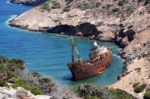 Olympic был коммерческим кораблем, который был выброшен на берег недалеко от города Катапола на острове Аморгос в Греции, по-видимому пиратами, в 1979 году следуя из Кипра мимо Греции выброшенные, жизнь, катастрофа, корабли, красота, невероятное