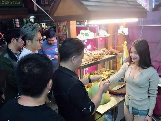 Тайванец нашел отличный способ увеличить в 4 раза свои продажи Тайвань, в мире, девушка, закусочная, люди, магазин, модель