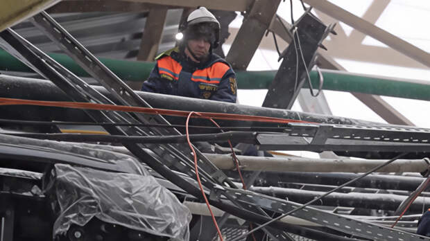 Не только из-за снега? Почему по всей стране рушатся кровли