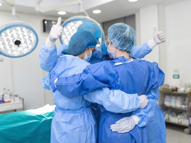 Новокузнецкий хирург провел сложную эндоскопическую операцию участнику СВО