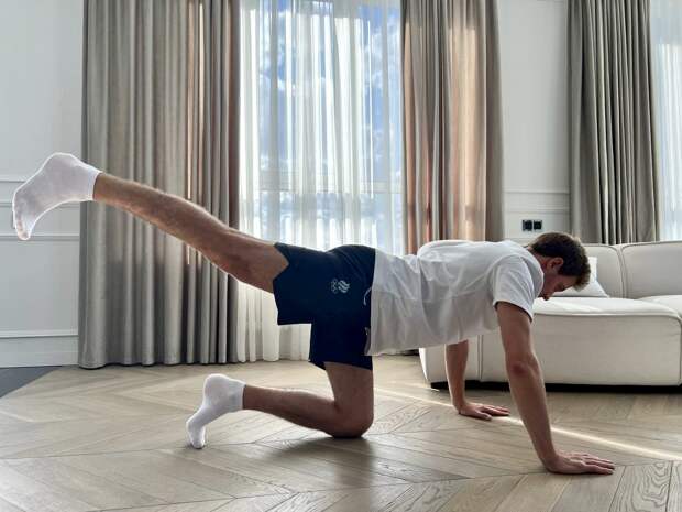 Упражнения на ноги для ленивых: подборка от олимпийского чемпиона Никиты Кацалапова