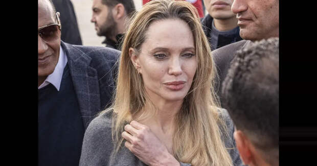 Анджелина Джоли появилась на публике в Египте