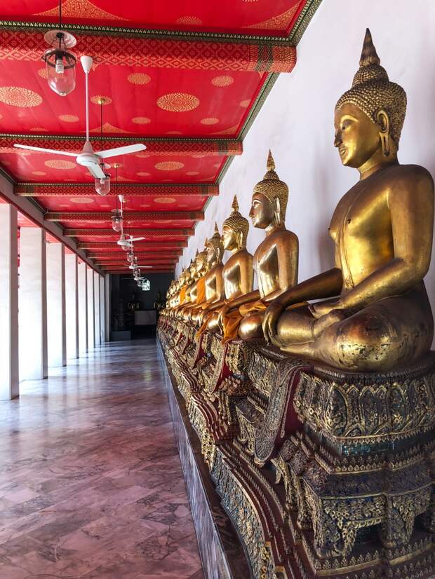 Памятники Будды в городе Бангког, Таиланд. 