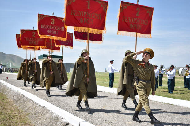 В Таджикистане состоялось торжественное шествие российских военнослужащих, посвященное 79-ой годовщине Победы