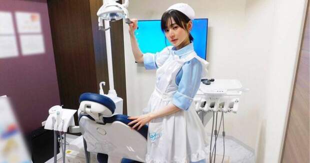 В одной из стоматологий Токио работают горничные из аниме