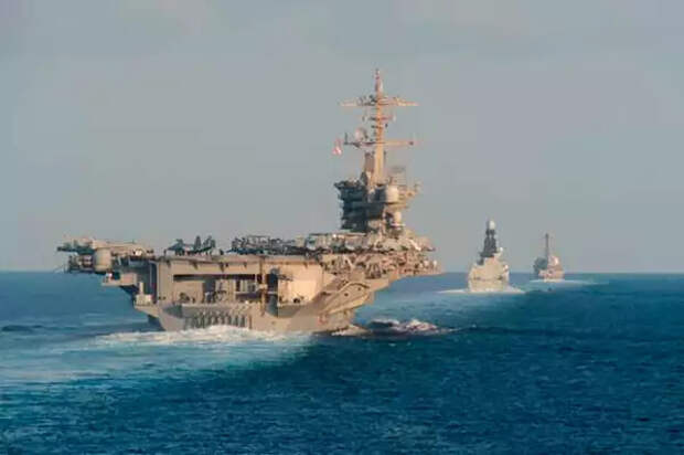Иран атаковал ракетами американский авианосец «Авраам Линкольн»: корабль спешно ушел в глубь Индийского океана
