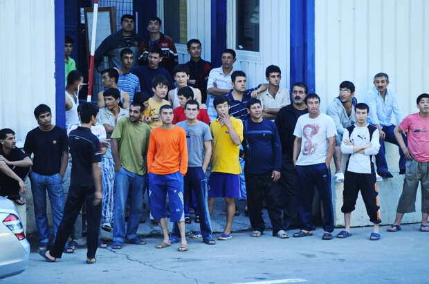 Кабанов: как остановить выдачу жилищных сертификатов мигрантам